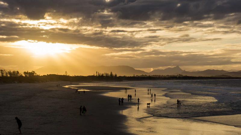 Rewards Credit Cards 3 Person using a credit card with rewards displayed on smartphone app