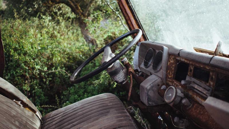 Best Travel Credit Cards for Frequent Flyers in 2025 2 Airplane taking off at sunset